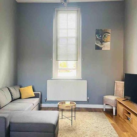 2 Bed Self Contained Apartment Рексем Экстерьер фото