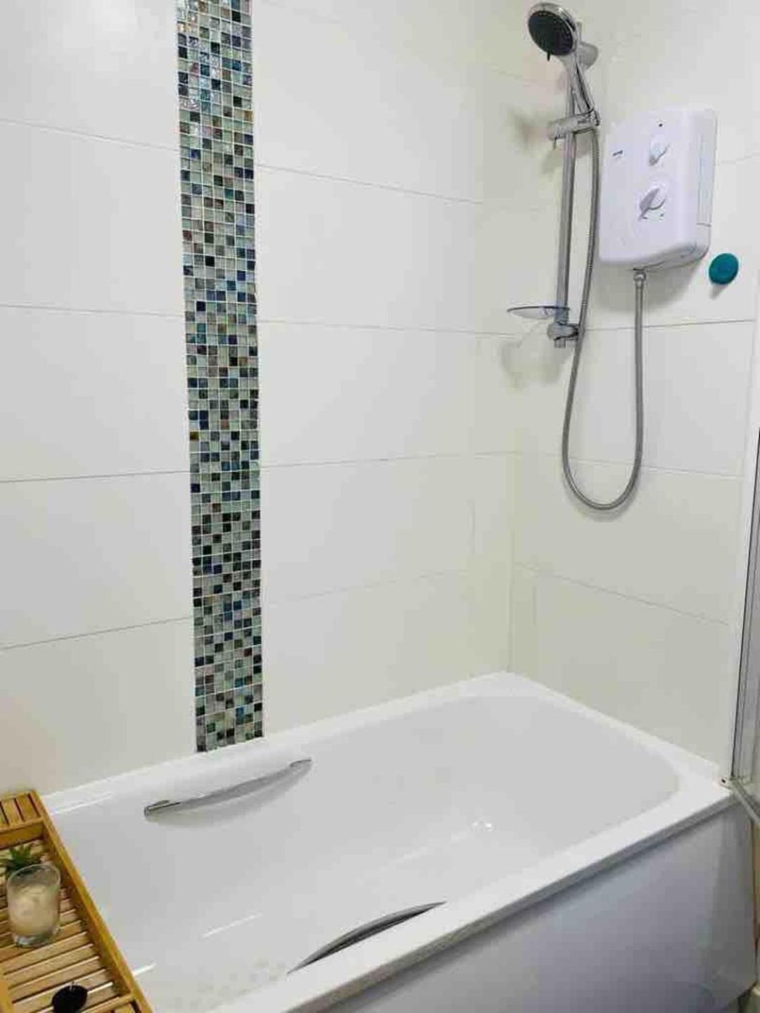 2 Bed Self Contained Apartment Рексем Экстерьер фото