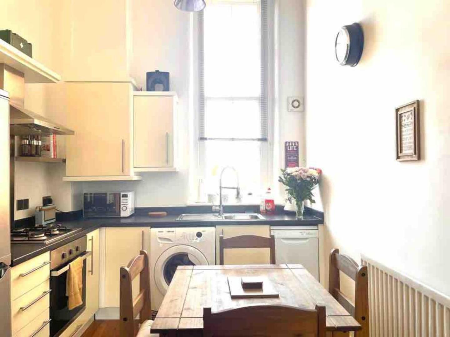 2 Bed Self Contained Apartment Рексем Экстерьер фото